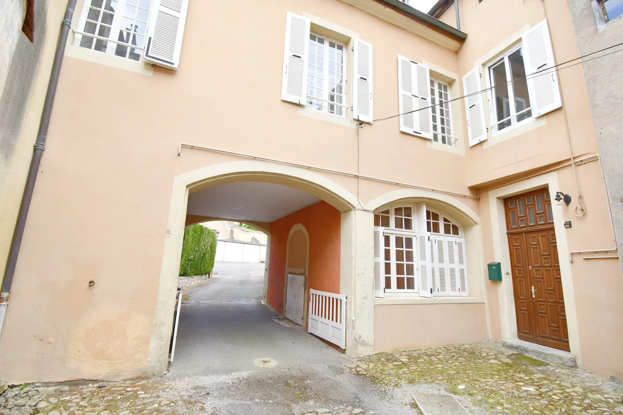 Maison de ville avec terrasse et garage en plein centre d'Autun - 120 m² 