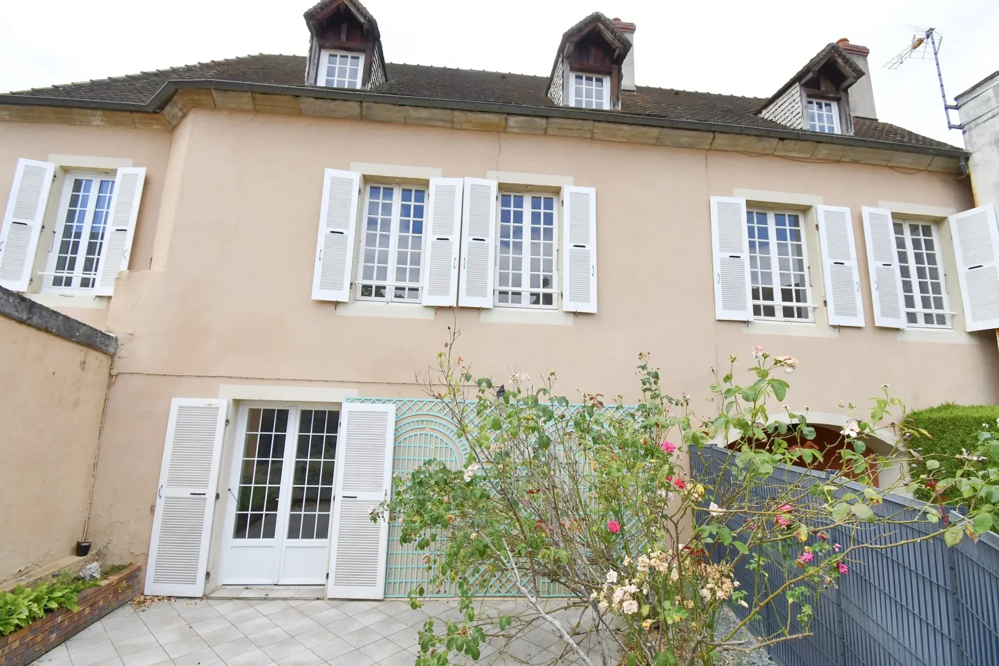 Maison de ville avec terrasse et garage en plein centre d'Autun - 120 m² 