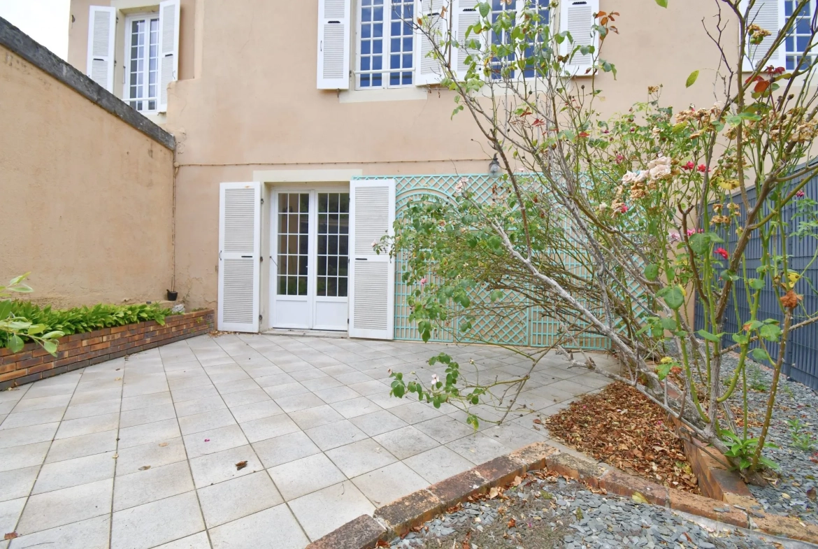 Maison de ville avec terrasse et garage en plein centre d'Autun - 120 m² 
