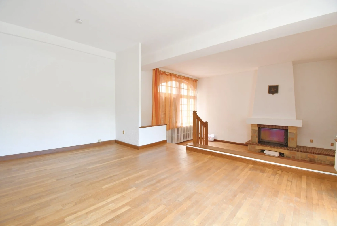 Maison de ville avec terrasse et garage en plein centre d'Autun - 120 m² 