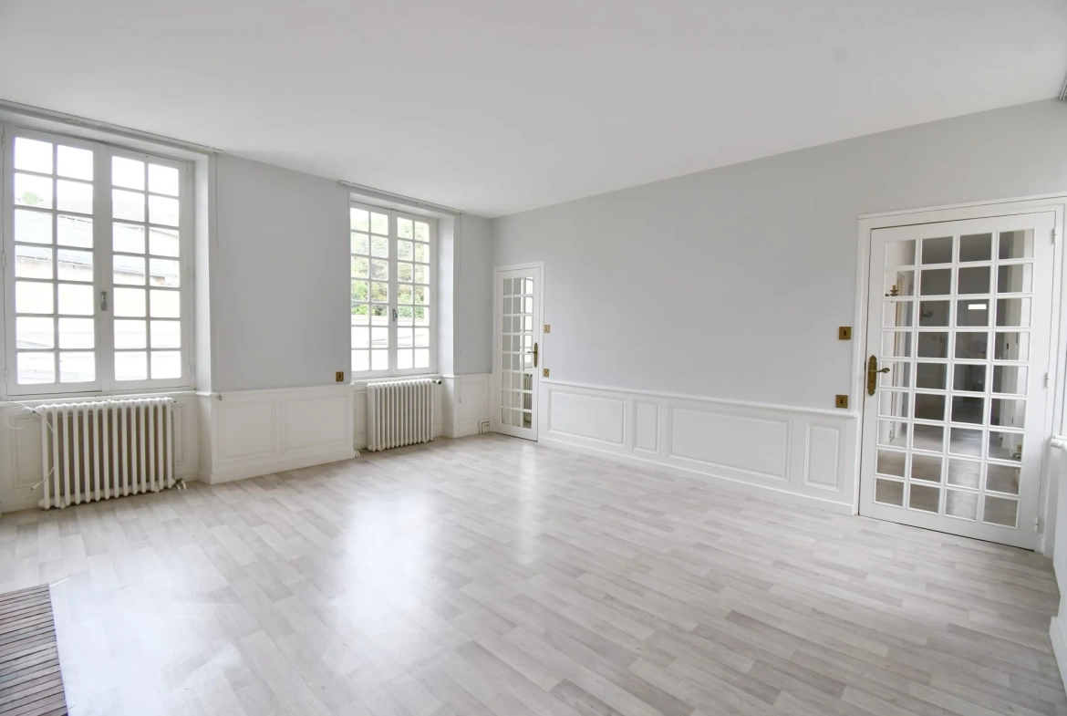 Maison de ville avec terrasse et garage en plein centre d'Autun - 120 m² 