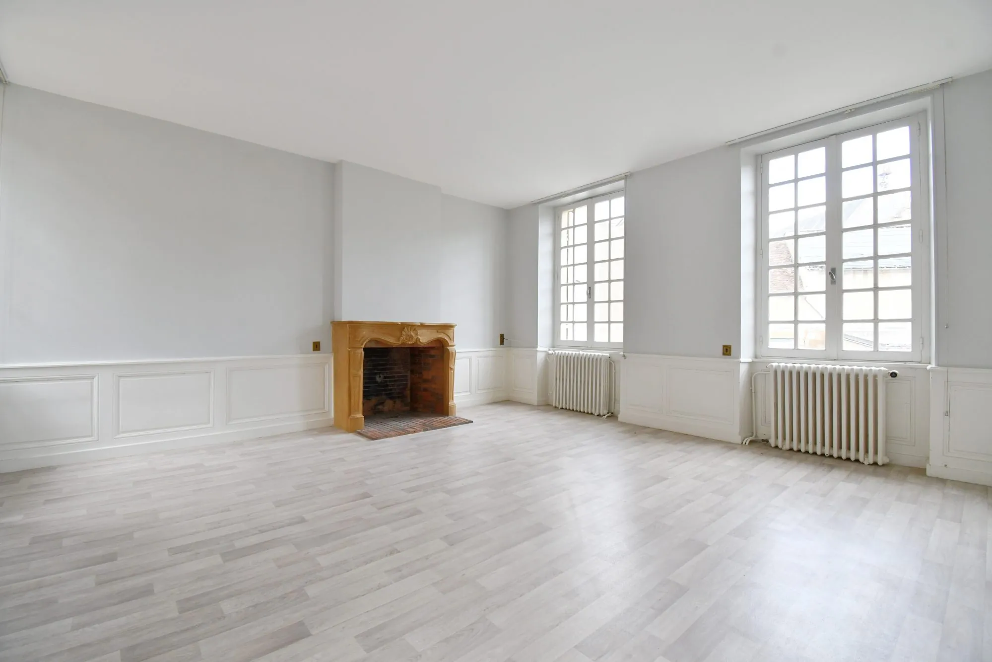 Maison de ville avec terrasse et garage en plein centre d'Autun - 120 m² 