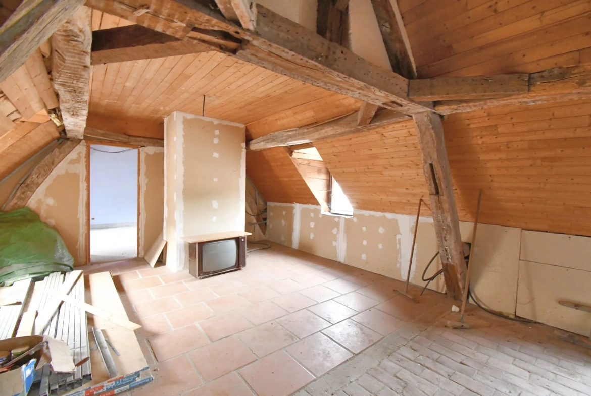 Maison de ville avec terrasse et garage en plein centre d'Autun - 120 m² 