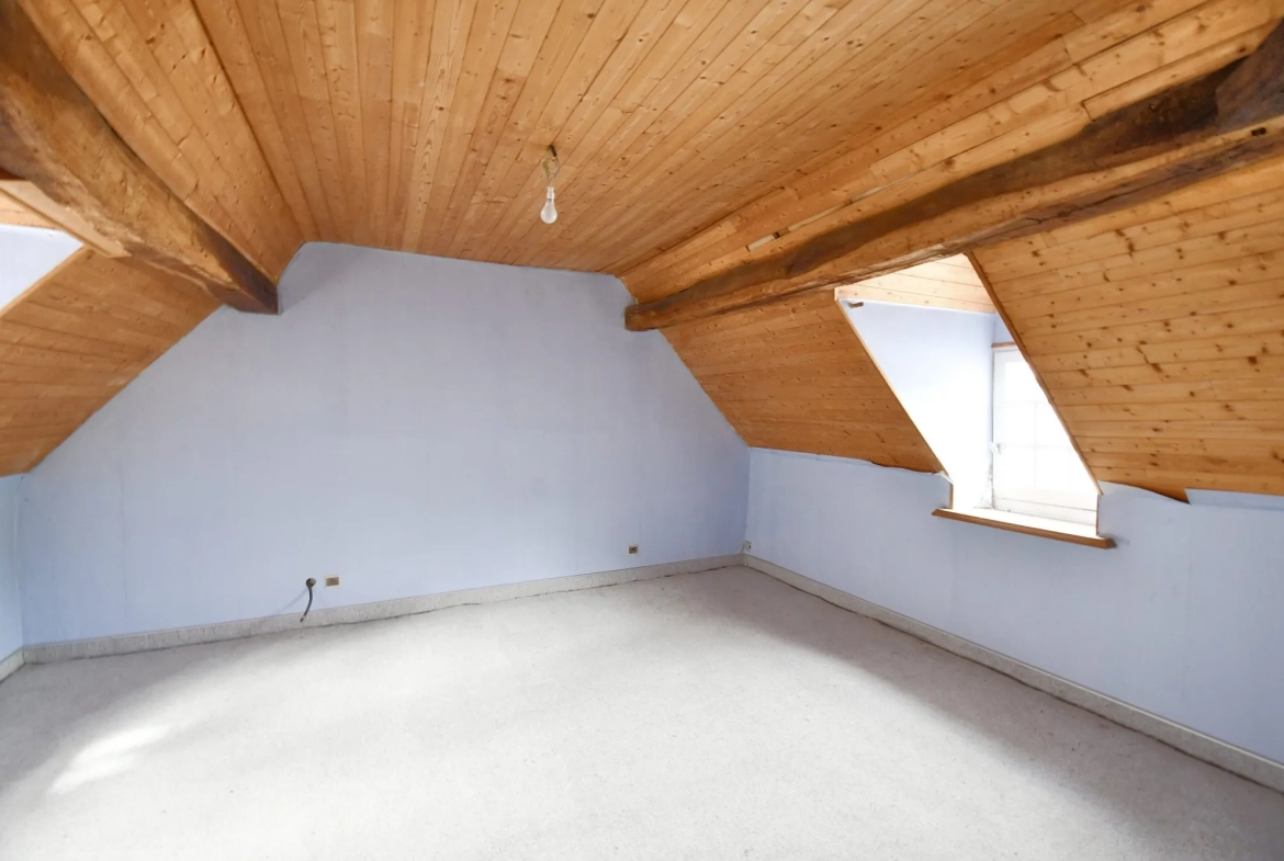 Maison de ville avec terrasse et garage en plein centre d'Autun - 120 m² 