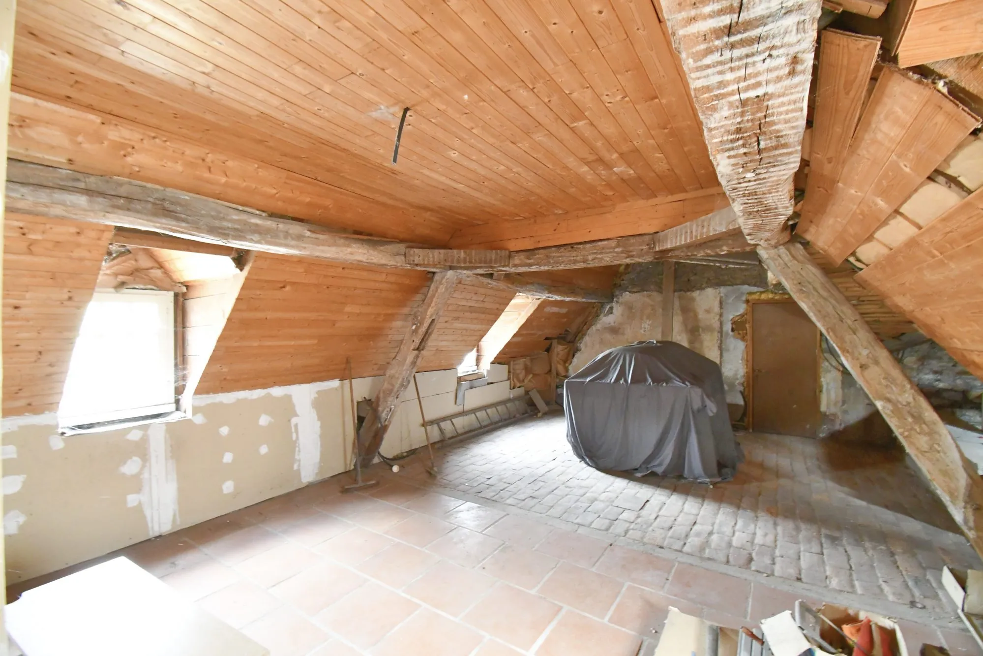 Maison de ville avec terrasse et garage en plein centre d'Autun - 120 m² 