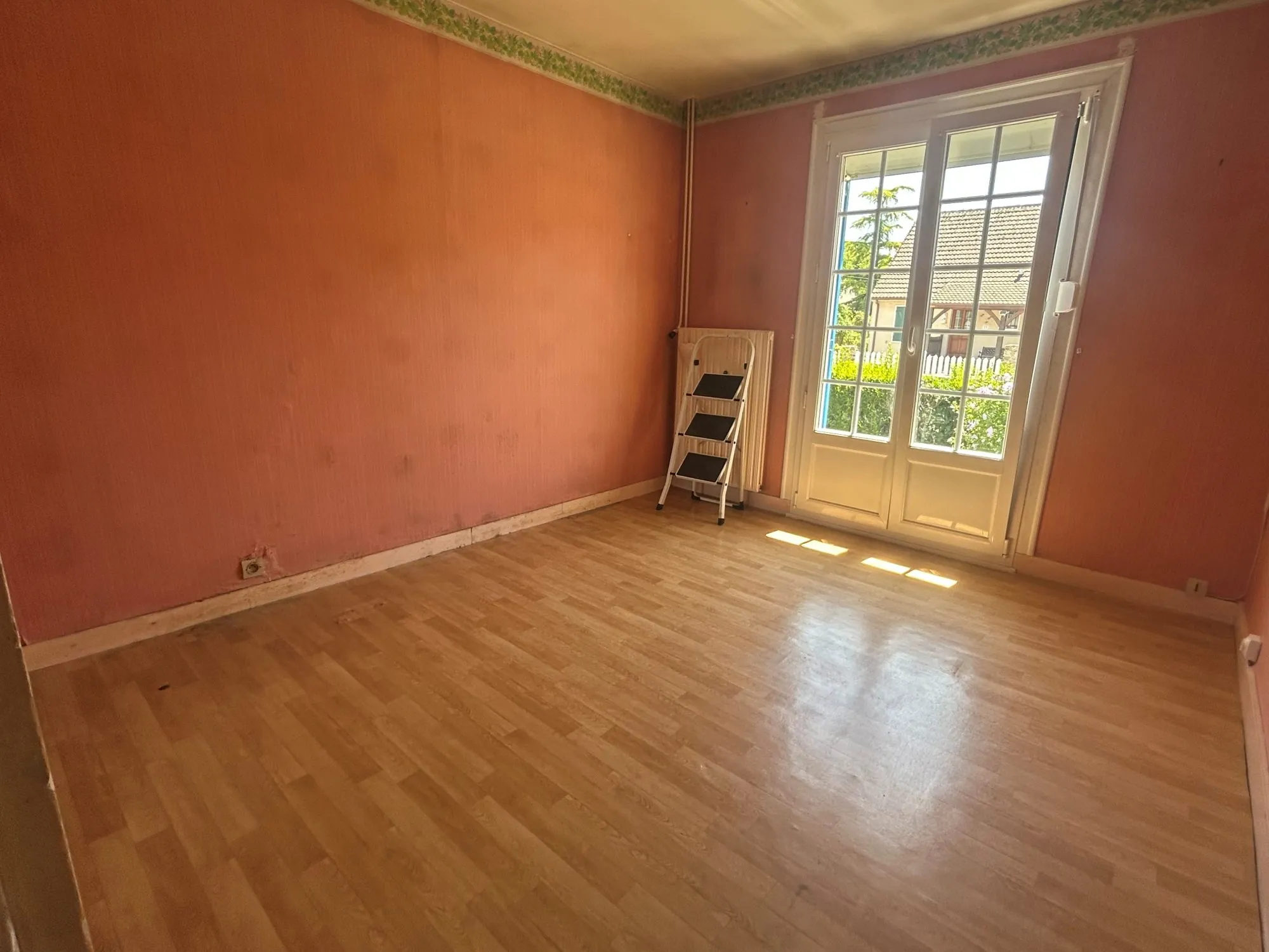 Vente maison pavillon lumineux avec jardin à Verneuil près de Dormans 