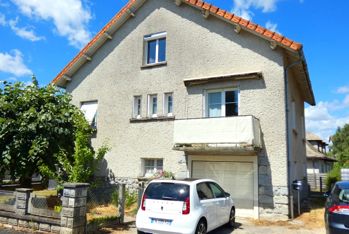 Maison 6 pièces avec jardin au Le Rouget (15) - Secteur résidentiel calme et proche commerce 