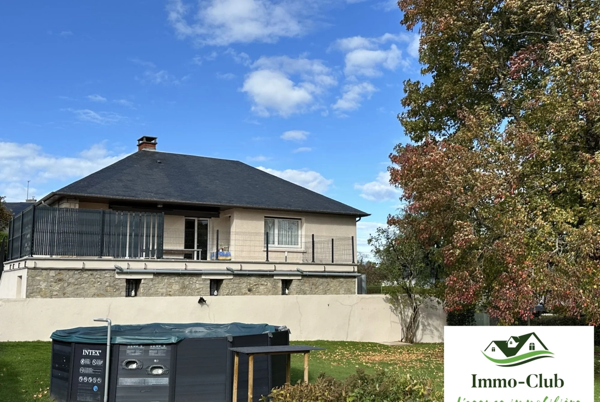 Maison d'architecte rénovée avec terrasse, jardin et garage à Château-Chinon (Ville) 