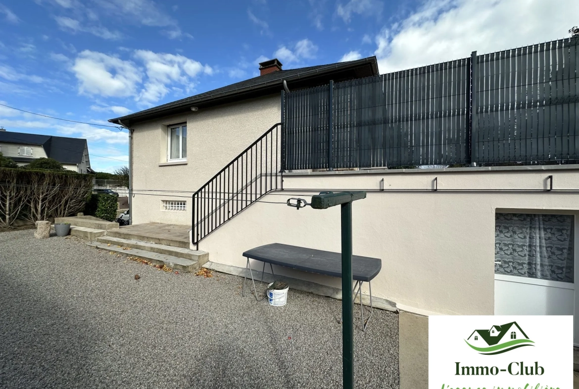 Maison d'architecte rénovée avec terrasse, jardin et garage à Château-Chinon (Ville) 