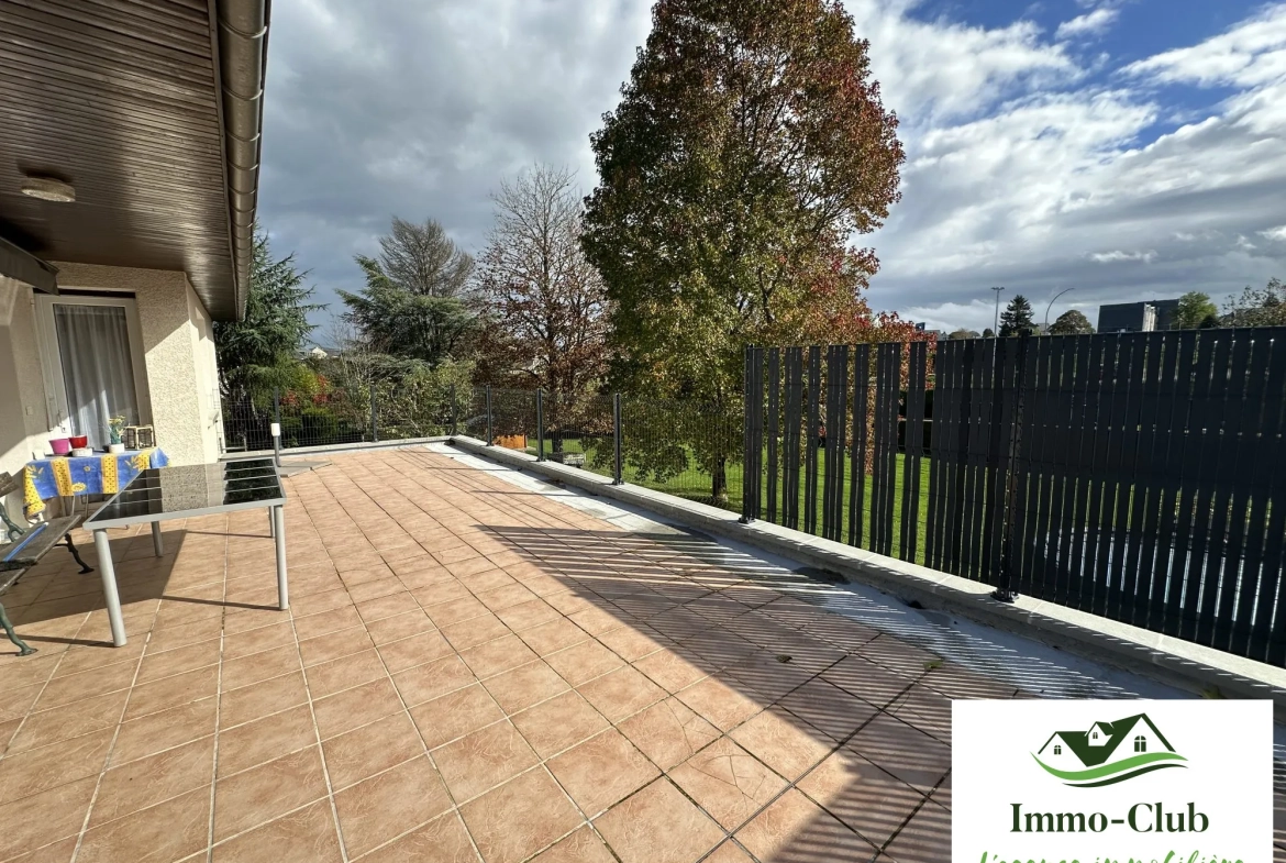 Maison d'architecte rénovée avec terrasse, jardin et garage à Château-Chinon (Ville) 