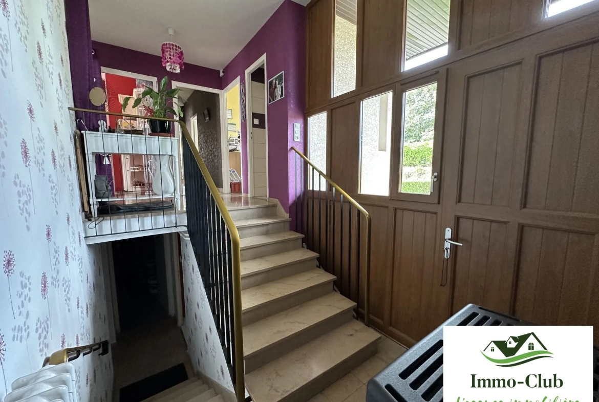 Maison d'architecte rénovée avec terrasse, jardin et garage à Château-Chinon (Ville) 
