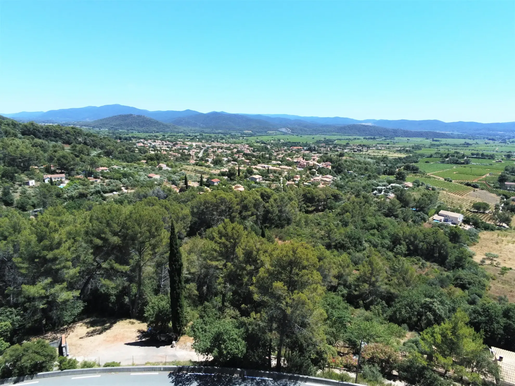 Terrain non constructible de 7358 m² avec vue à Puget-Ville 