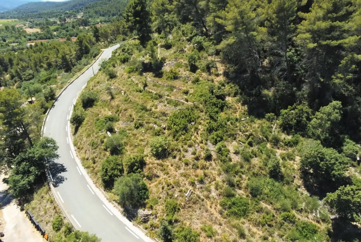 Terrain non constructible de 7358 m² avec vue à Puget-Ville 