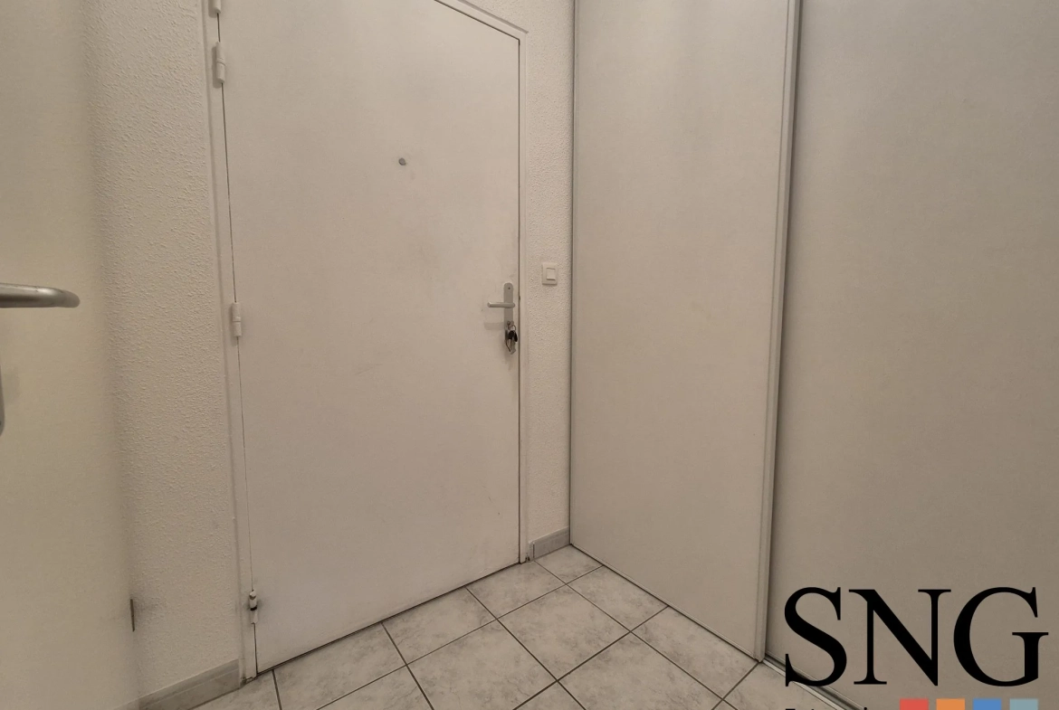 Appartement T1 à vendre avec parking et cave à Rouxmesnil-Bouteilles 