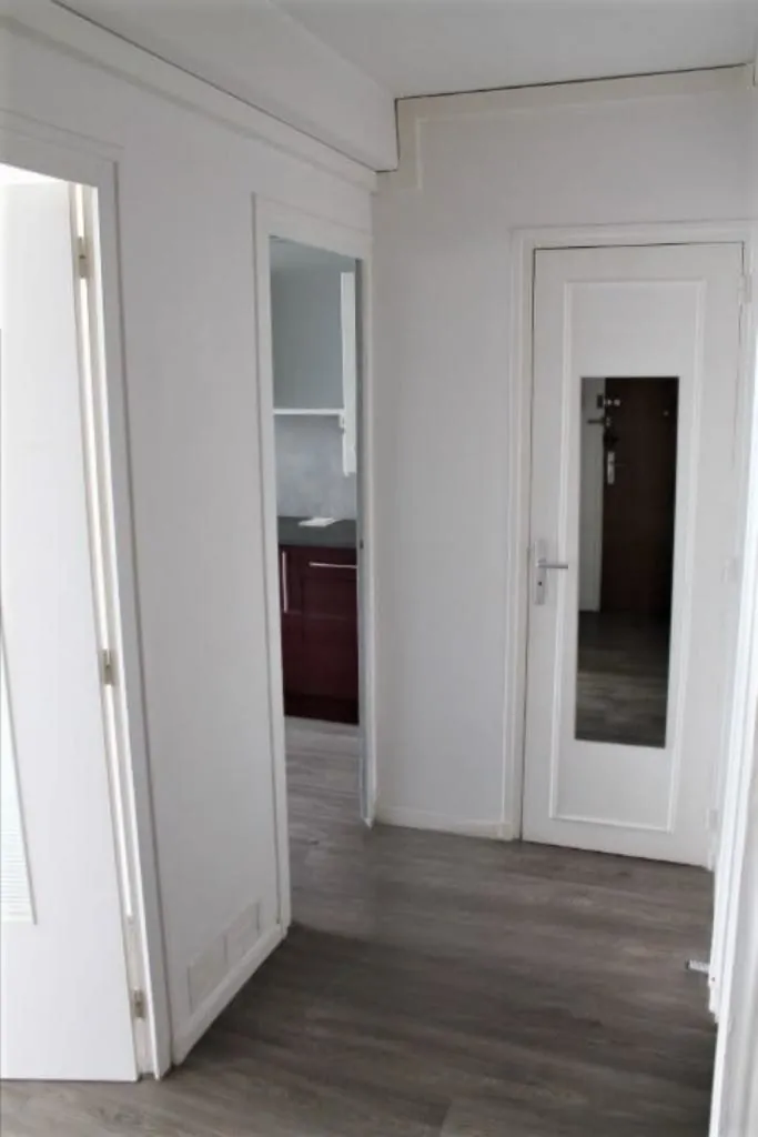 Appartement en Centre-ville de Commentry – 2 chambres, garage, cave 