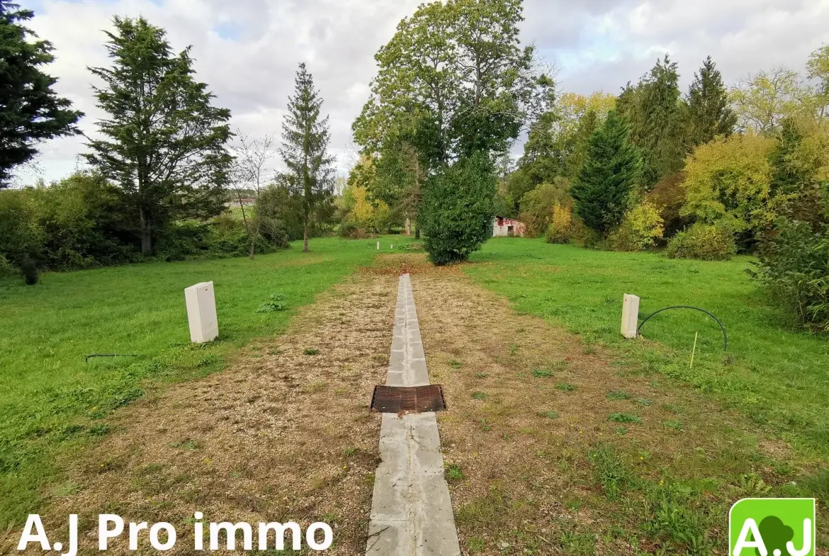 Terrains à bâtir viabilisés et bornés proche d'Anet, environnement calme et études de sol disponibles 