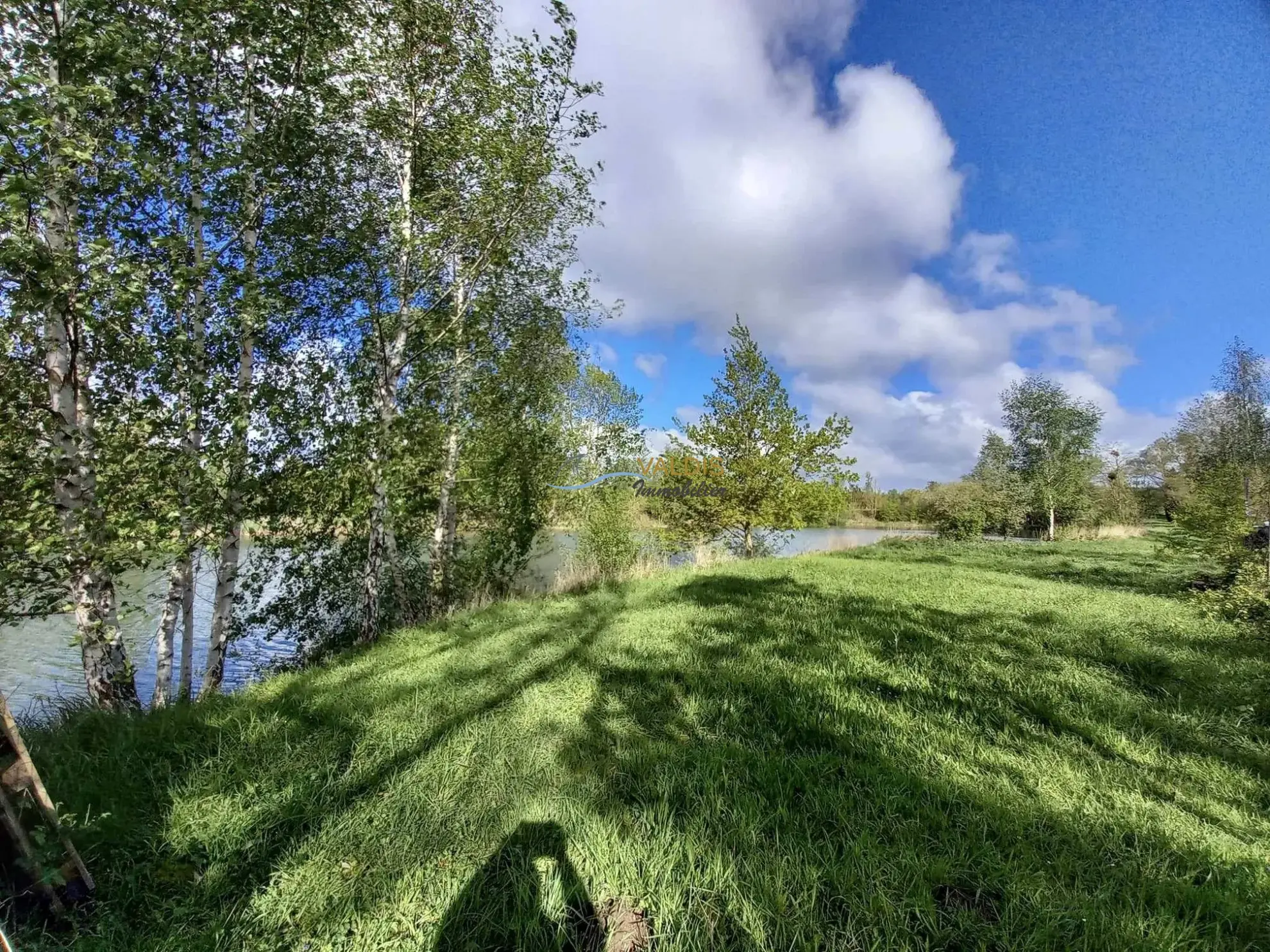 Terrain de 2,2 hectares avec étangs à Bucy-le-Long, idéal pour la détente et la pêche 