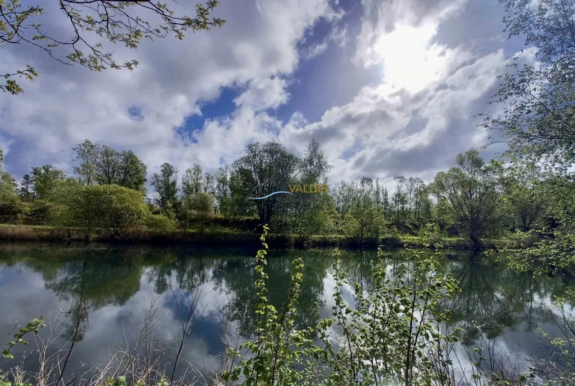 Terrain de 2,2 hectares avec étangs à Bucy-le-Long, idéal pour la détente et la pêche 