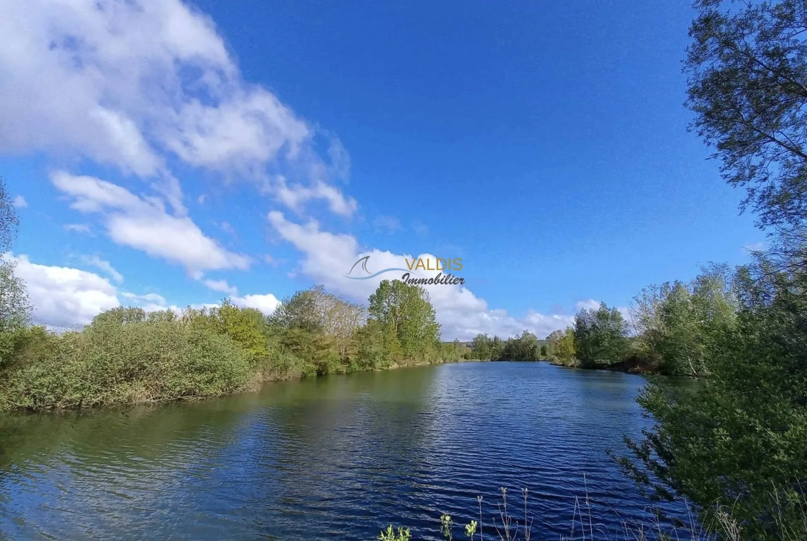 Terrain de 2,2 hectares avec étangs à Bucy-le-Long, idéal pour la détente et la pêche 