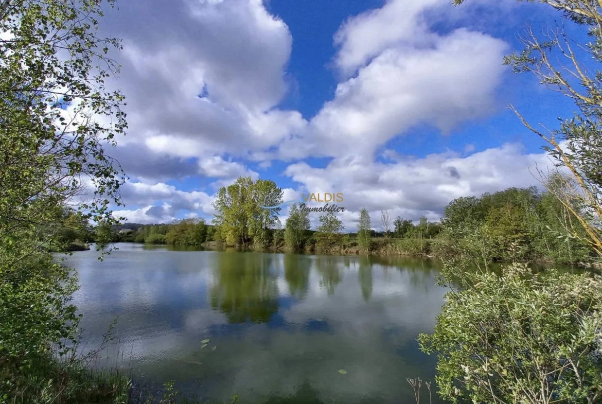 Terrain de 2,2 hectares avec étangs à Bucy-le-Long, idéal pour la détente et la pêche 