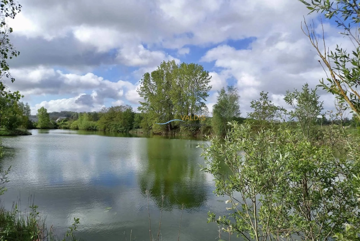 Terrain de 2,2 hectares avec étangs à Bucy-le-Long, idéal pour la détente et la pêche 
