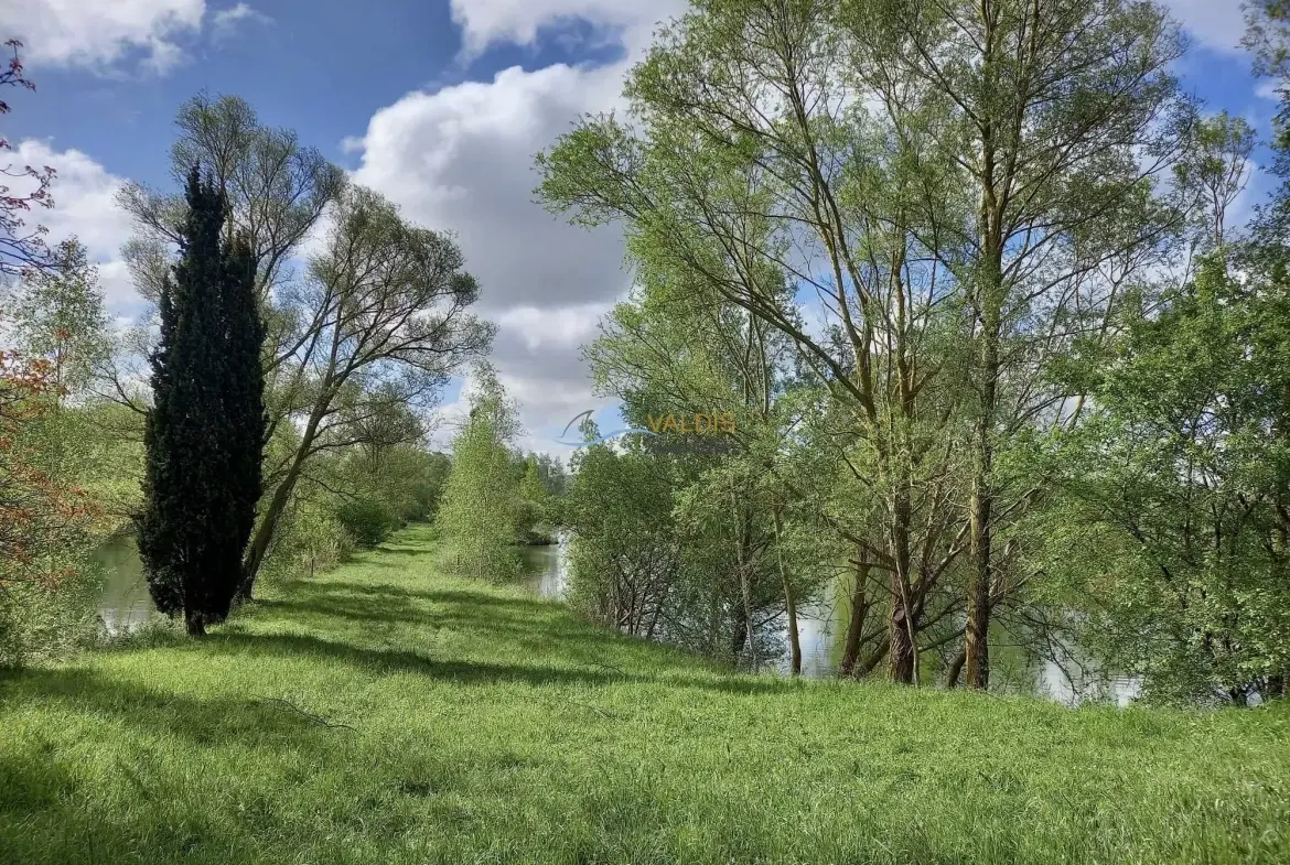 Terrain de 2,2 hectares avec étangs à Bucy-le-Long, idéal pour la détente et la pêche 