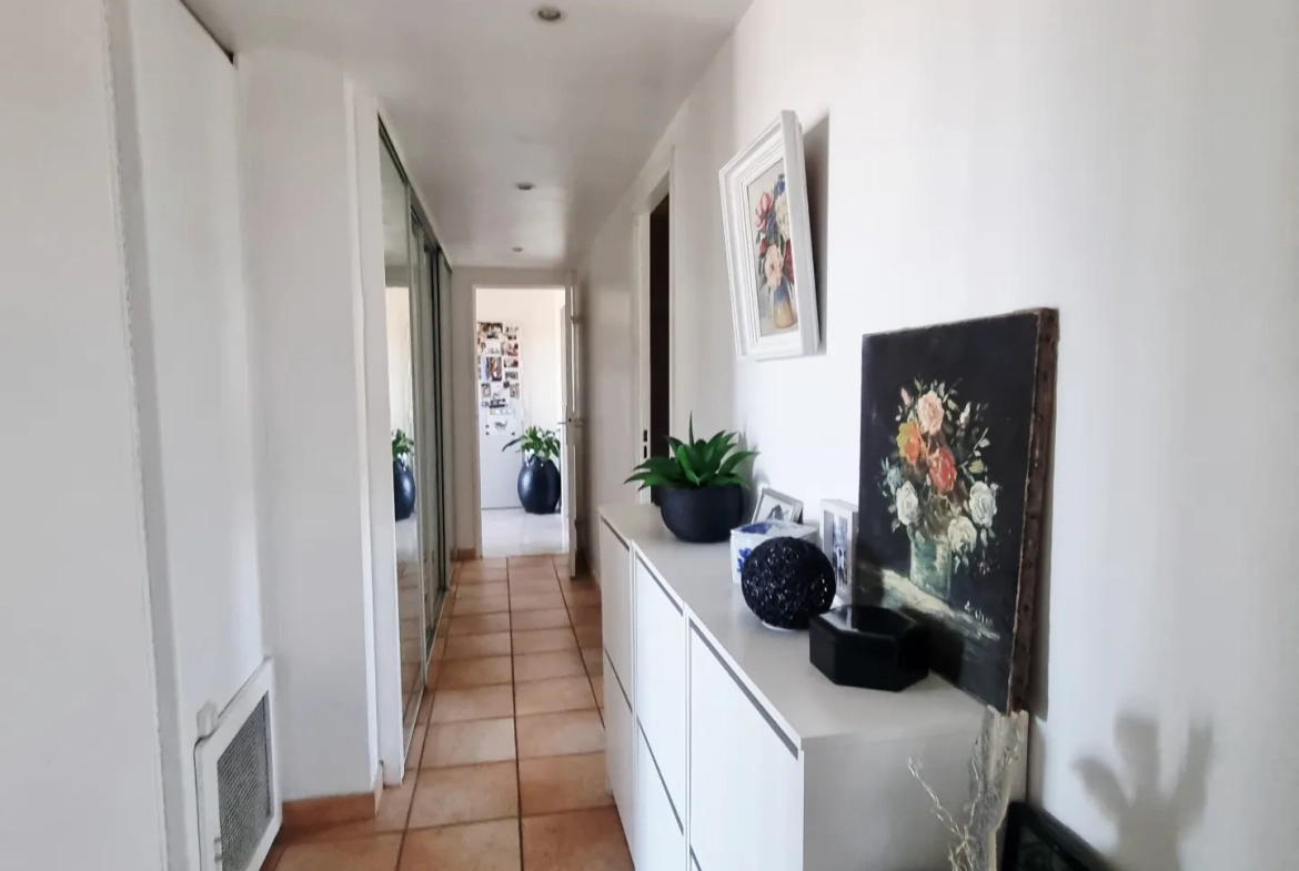 Appartement d'exception de 120 m2 avec vue panoramique à Martigues Ferrières 