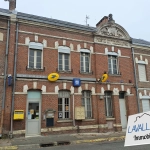 Immeuble de 211 m² avec local commercial loué et deux appartements à rénover à Beauval