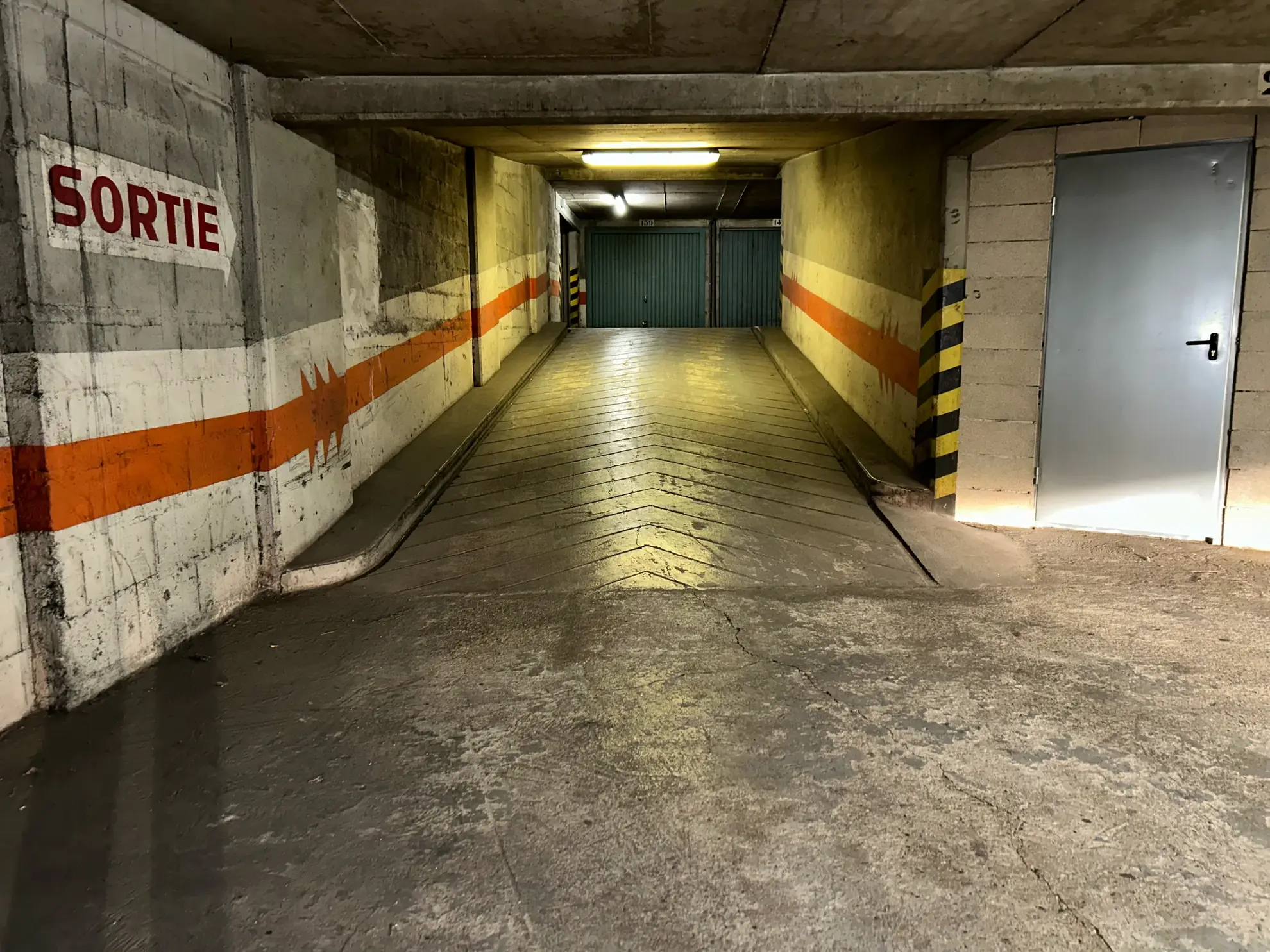 Box sécurisé pour SUV dans le 19e à Paris, proche métros Laumière et Ourcq 