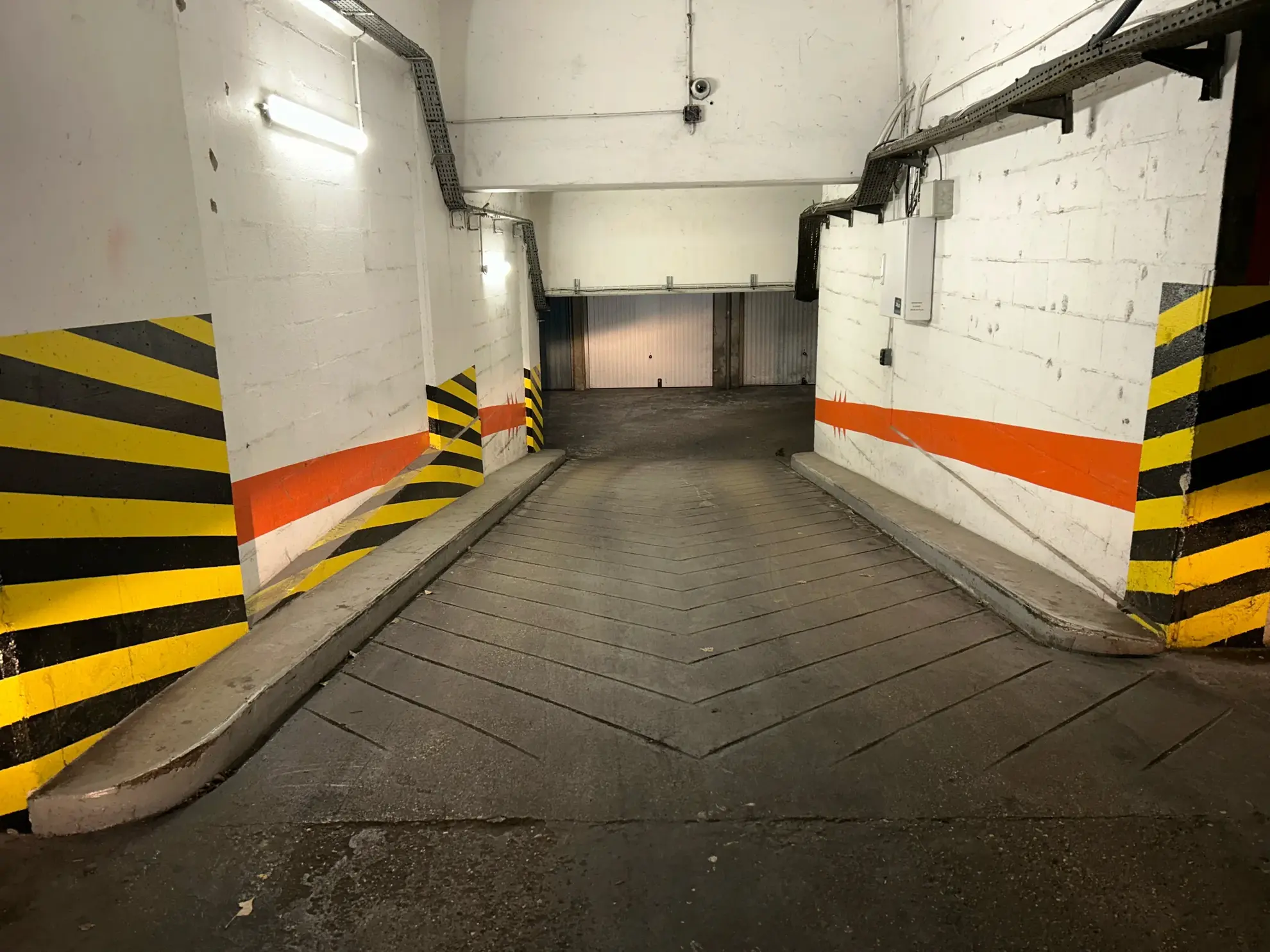 Box sécurisé pour SUV dans le 19e à Paris, proche métros Laumière et Ourcq 