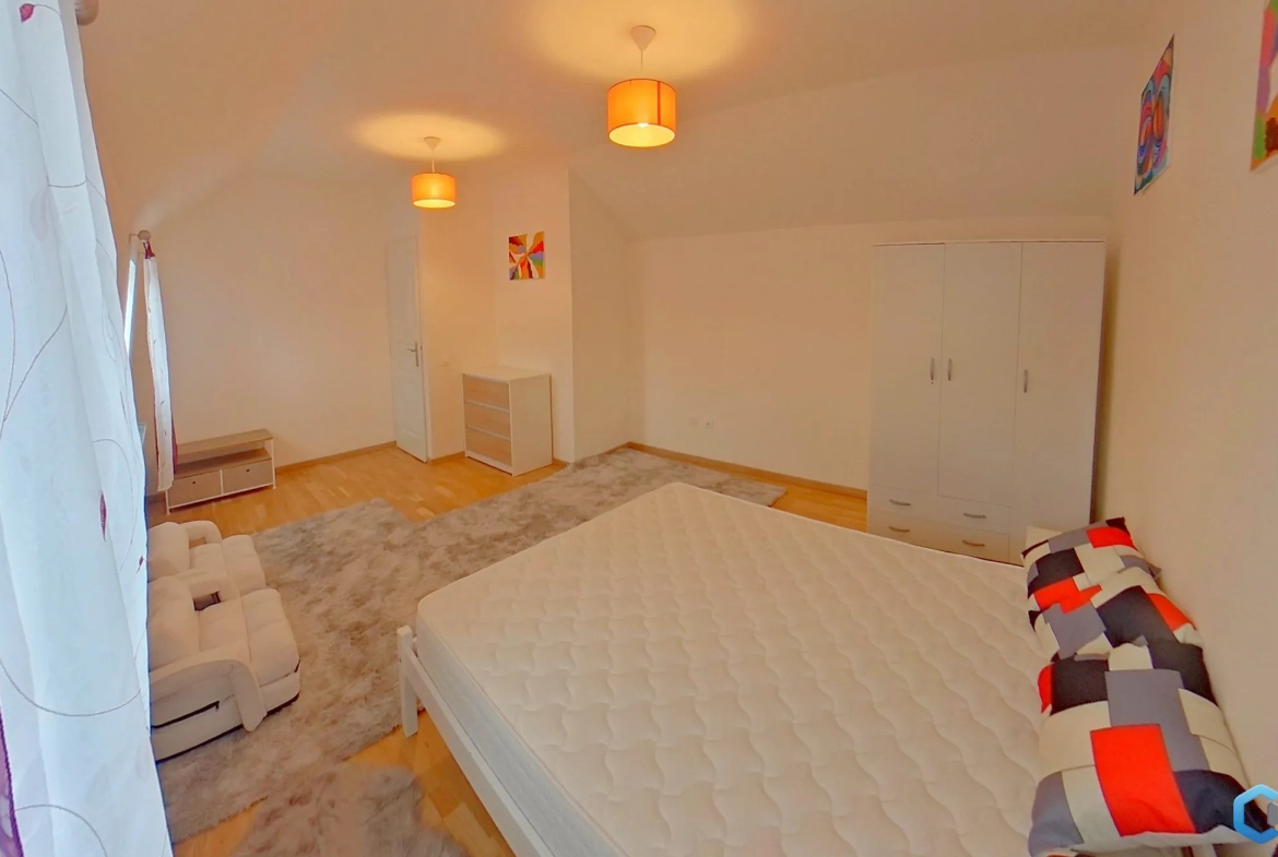 Maison de courée entièrement rénovée avec 3 chambres à Roubaix 