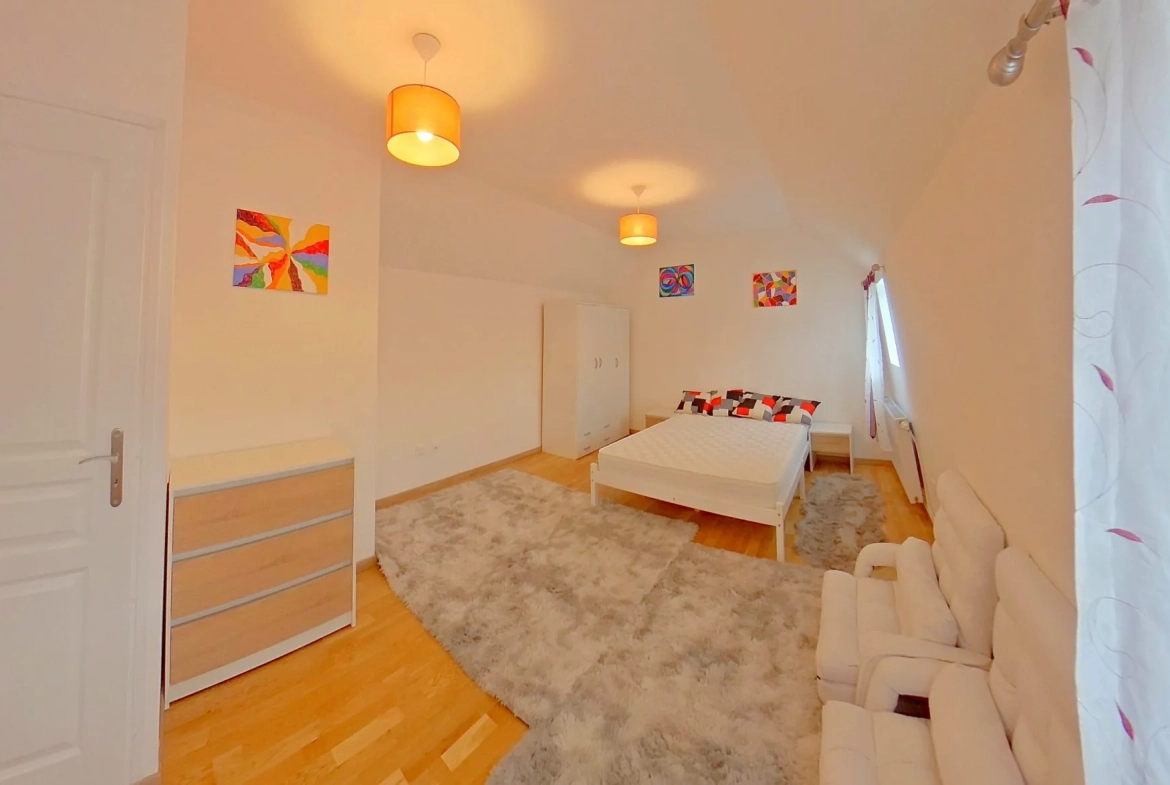 Maison de courée entièrement rénovée avec 3 chambres à Roubaix 