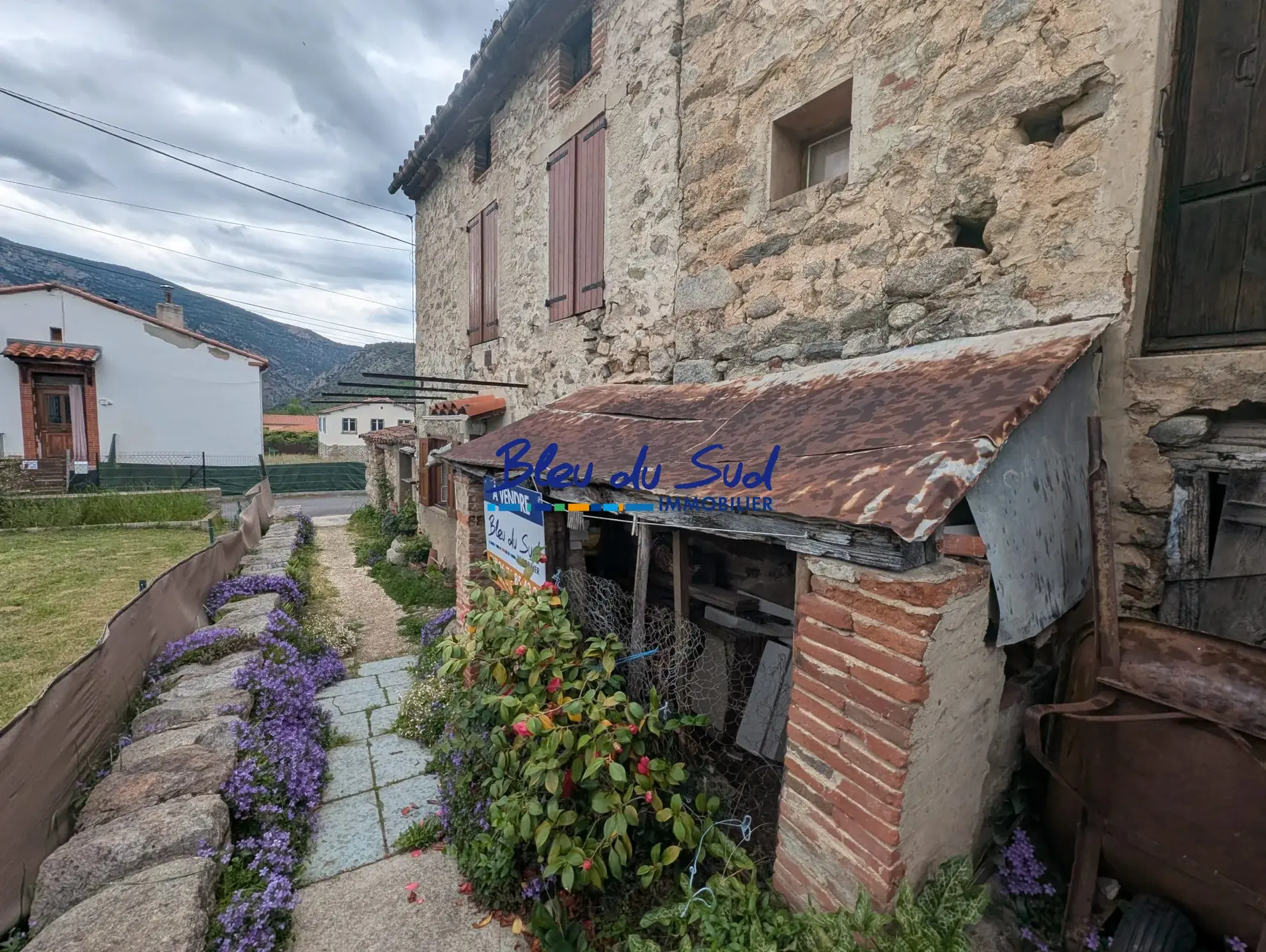 Maison de village lumineuse avec caves à Fuilla, projet de rénovation 
