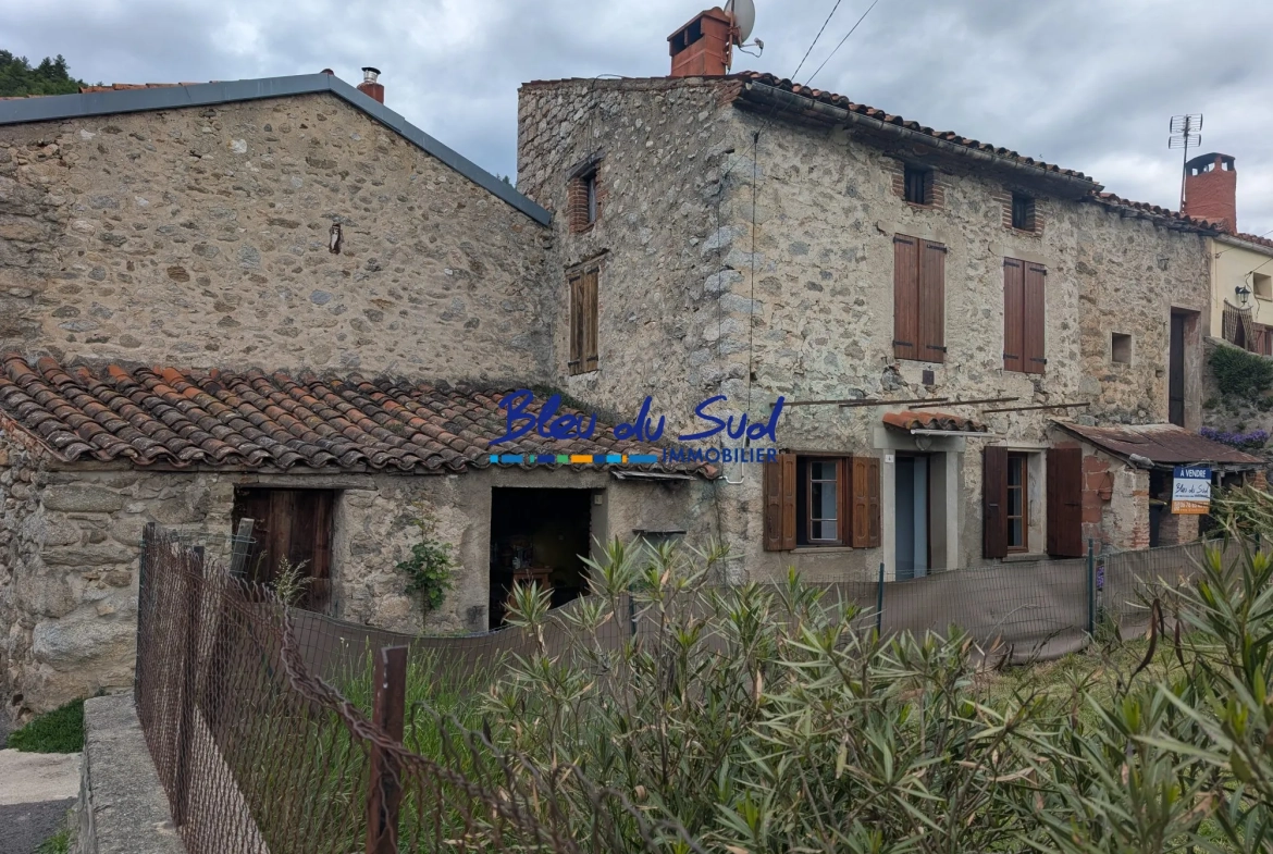 Maison de village lumineuse avec caves à Fuilla, projet de rénovation 
