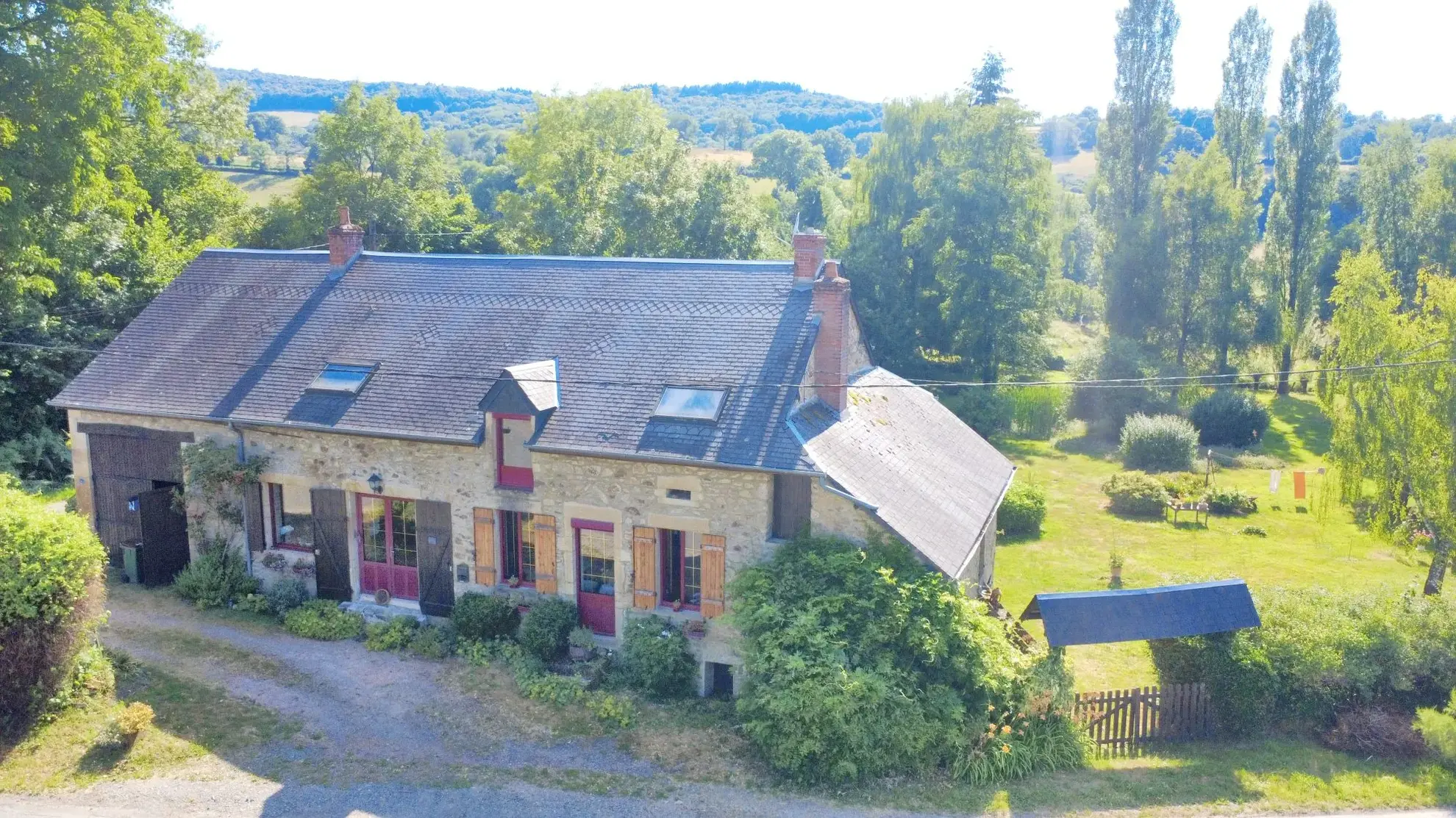 Longère morvandelle 187 m² avec terrain de 6381 m² à Villapourçon 