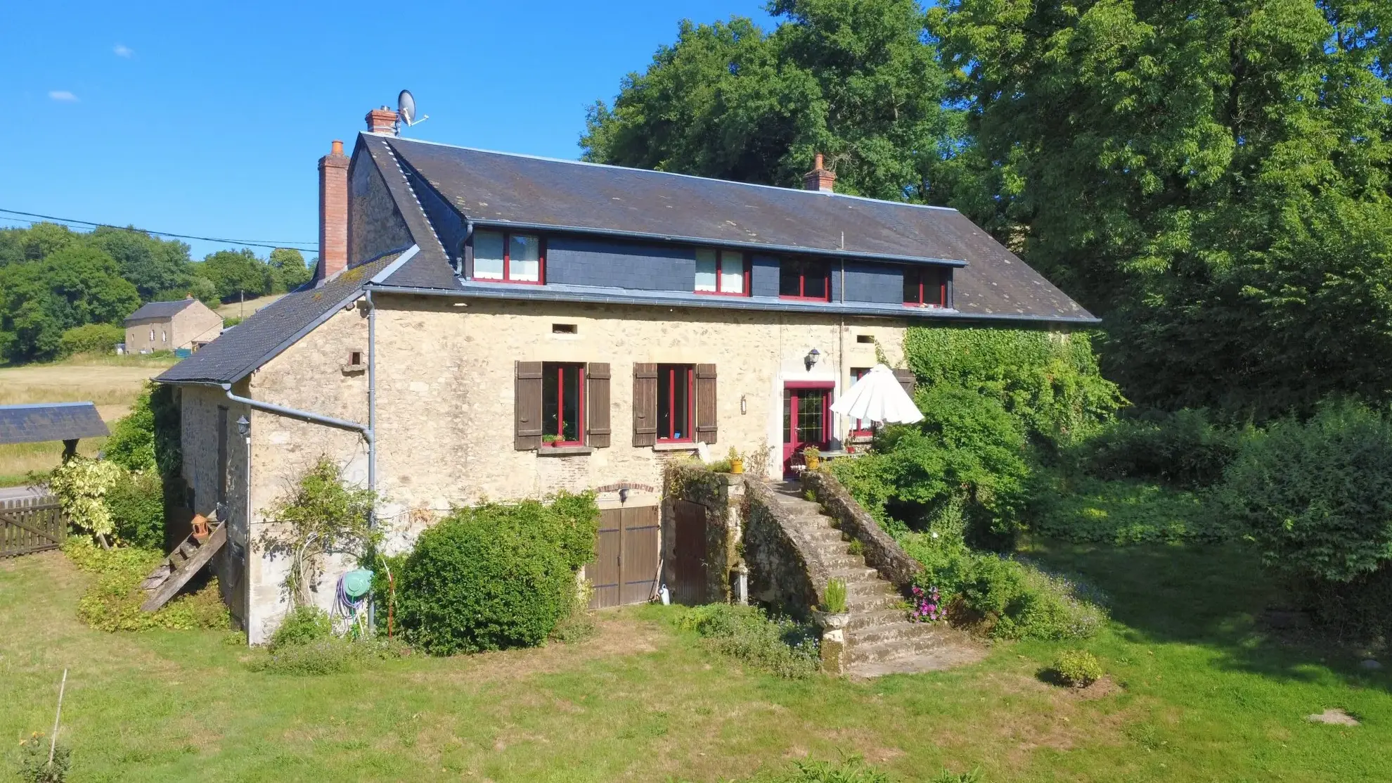 Longère morvandelle 187 m² avec terrain de 6381 m² à Villapourçon 