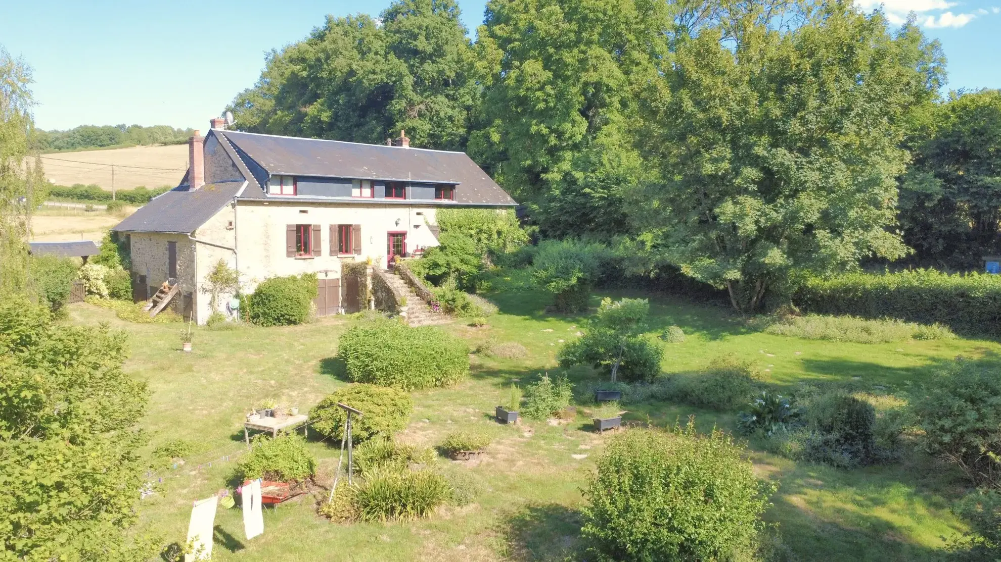 Longère morvandelle 187 m² avec terrain de 6381 m² à Villapourçon 