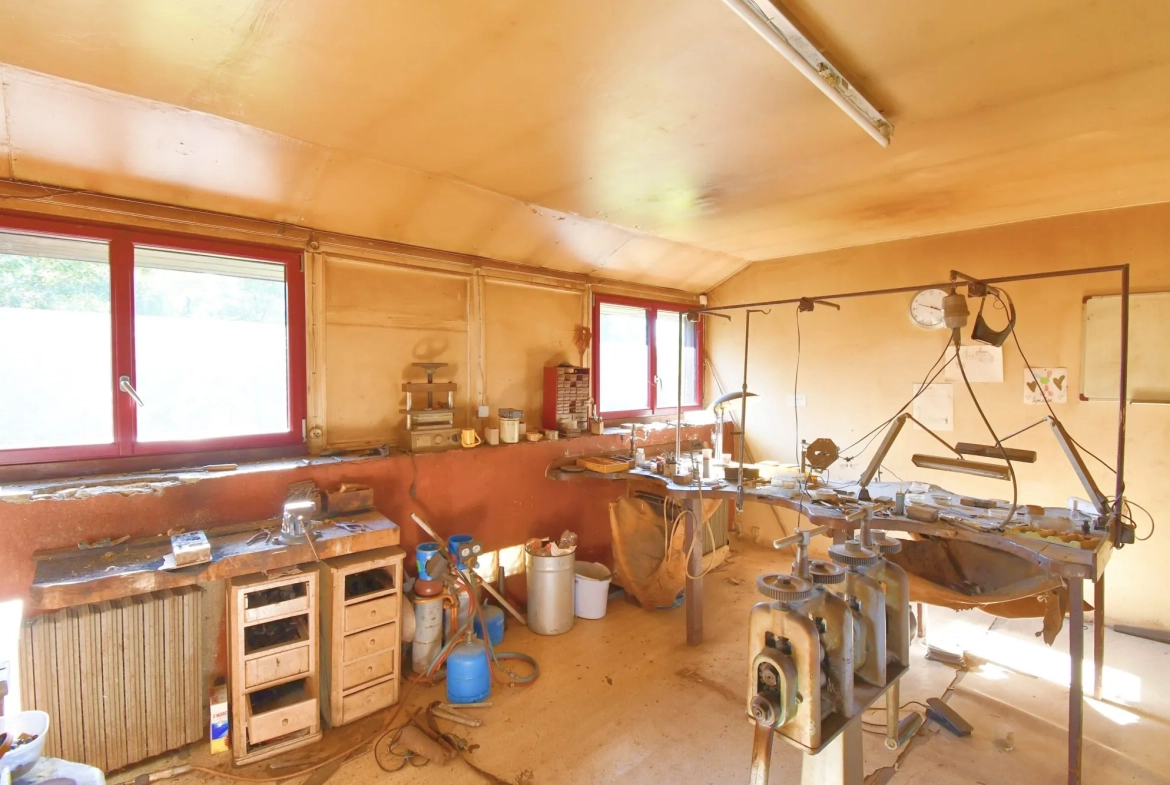 Longère morvandelle 187 m² avec terrain de 6381 m² à Villapourçon 