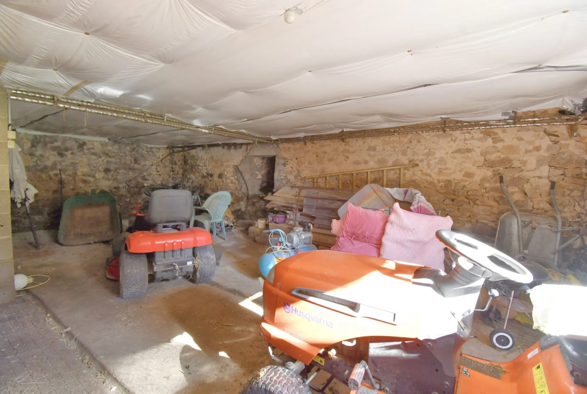 Longère morvandelle 187 m² avec terrain de 6381 m² à Villapourçon 