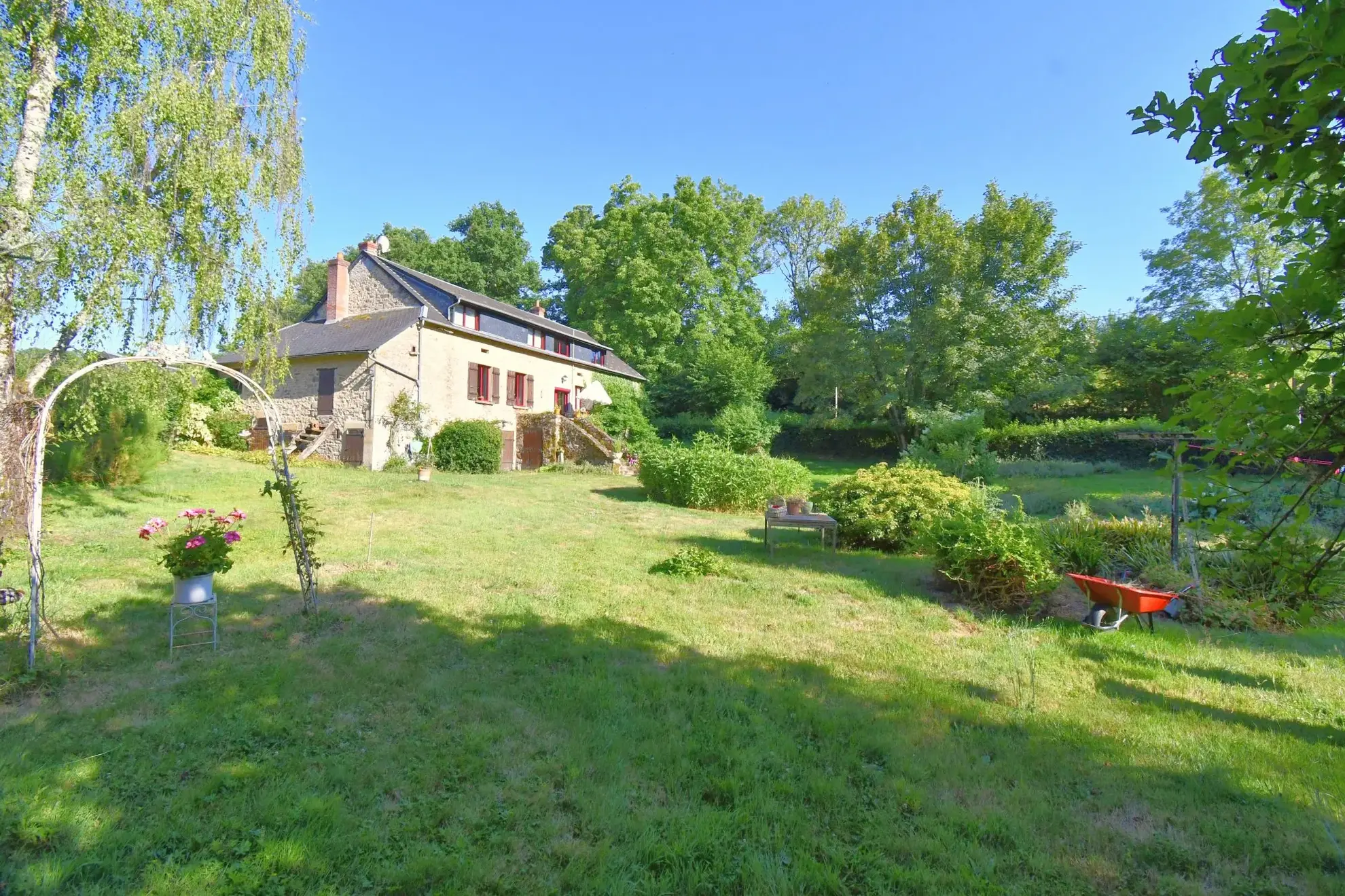 Longère morvandelle 187 m² avec terrain de 6381 m² à Villapourçon 