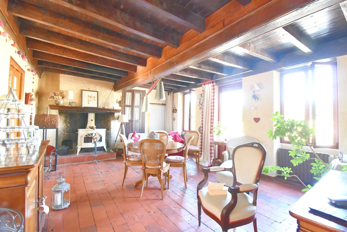 Longère morvandelle 187 m² avec terrain de 6381 m² à Villapourçon 