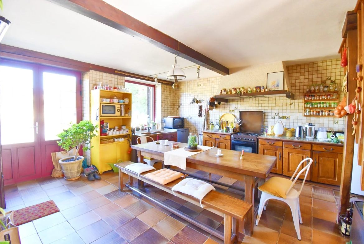 Longère morvandelle 187 m² avec terrain de 6381 m² à Villapourçon 