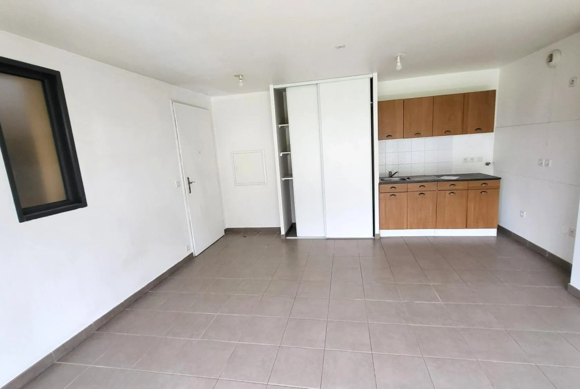 Charmant appartement 2 pièces avec jardin à Plaisir proche gare et commerces 
