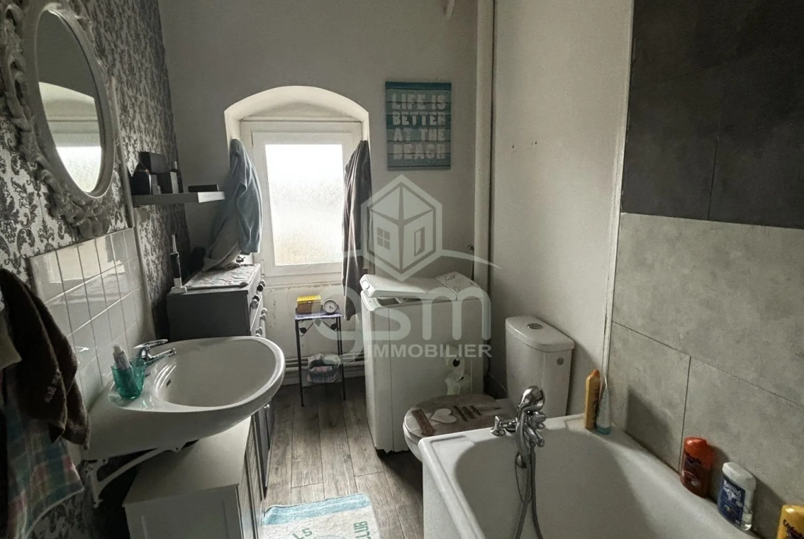 Maison de ville à Monts avec deux appartements indépendants - Investissement ou habitation 