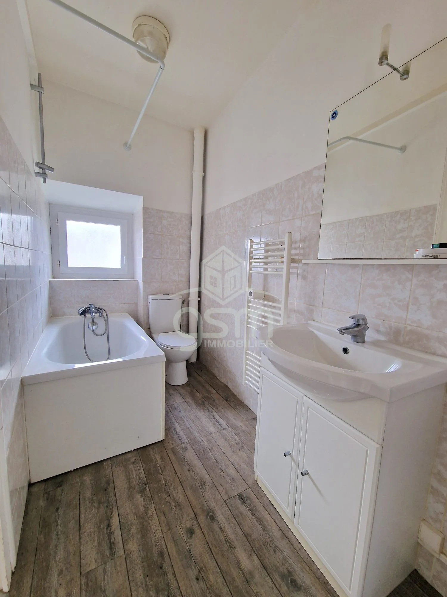 Maison de ville à Monts avec deux appartements indépendants - Investissement ou habitation 