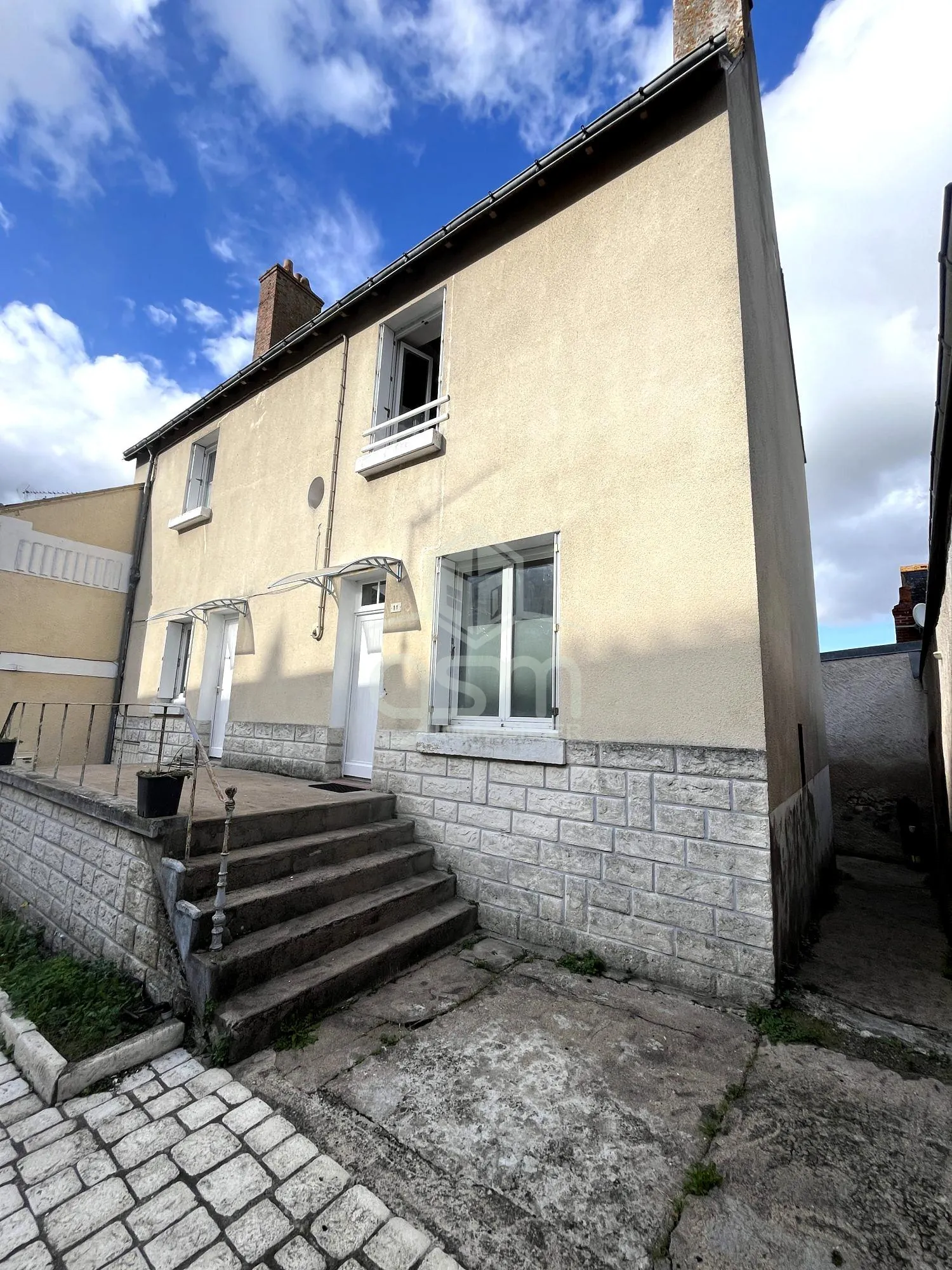 Maison de ville à Monts avec deux appartements indépendants - Investissement ou habitation 