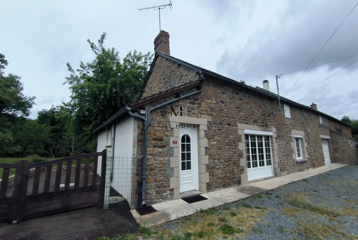 Longère à vendre à Saint-Pierre-des-Nids - 4 chambres, terrain clos et garage 