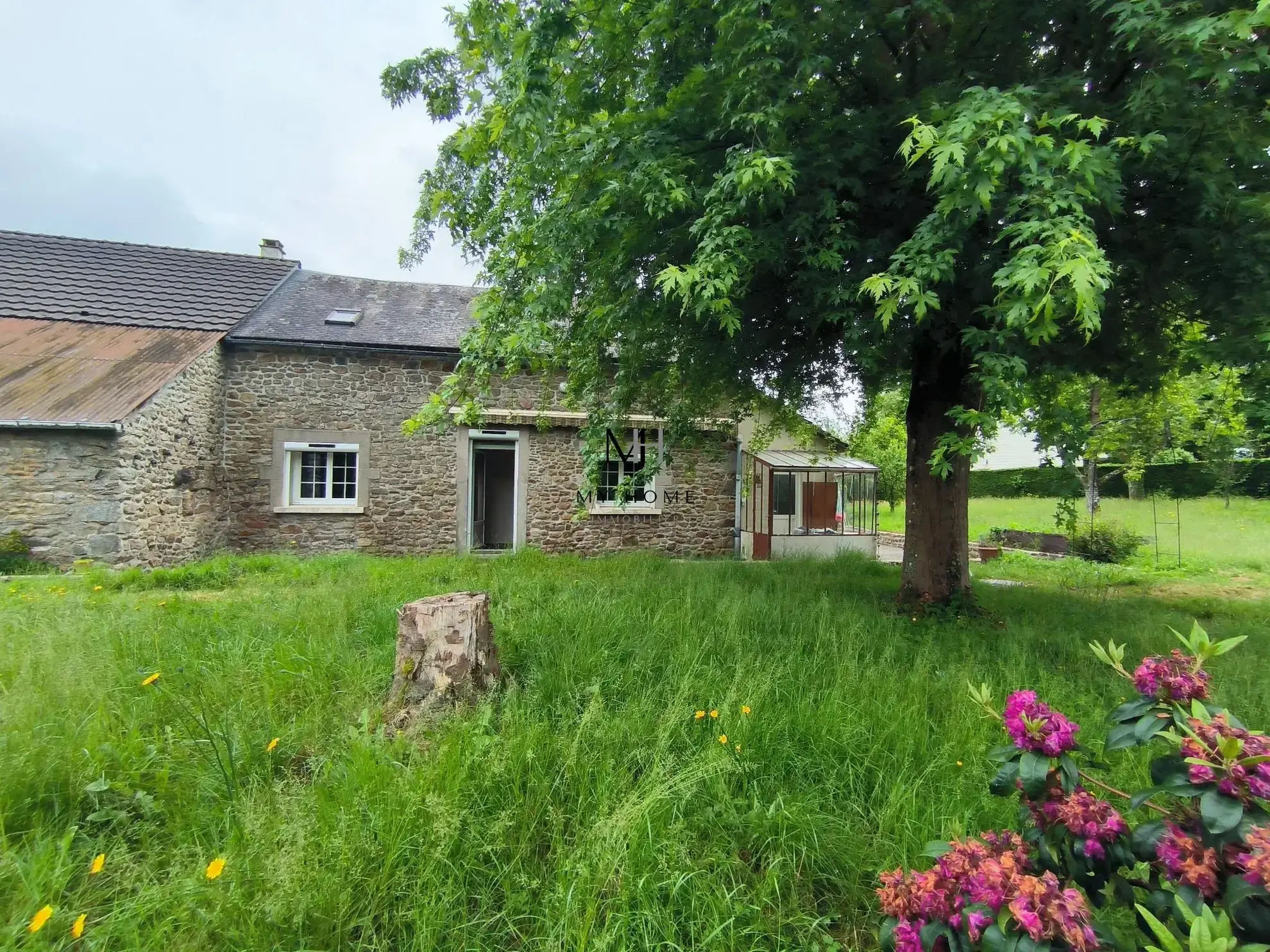 Longère à vendre à Saint-Pierre-des-Nids - 4 chambres, terrain clos et garage 