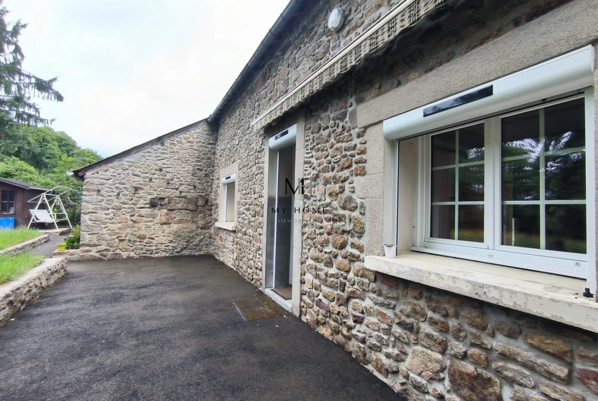 Longère à vendre à Saint-Pierre-des-Nids - 4 chambres, terrain clos et garage 
