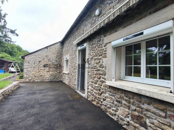 Longère à vendre à Saint-Pierre-des-Nids - 4 chambres, terrain clos et garage